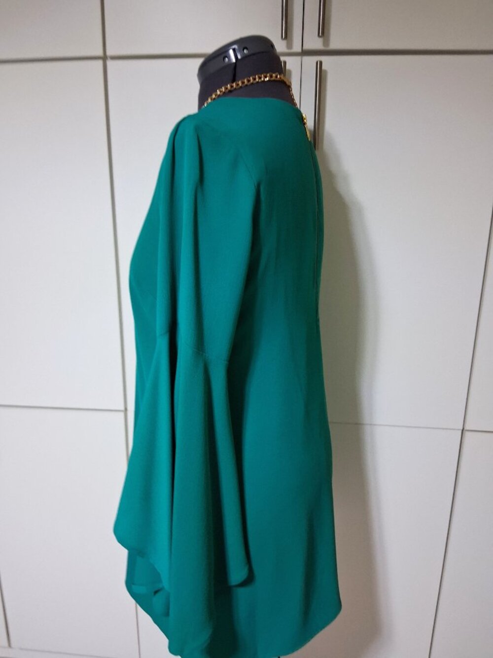 2 items - Bebe Butterfly Sleeve Emerald Green Shift Mini Dress Size L & Necklace - Picture 6 of 10